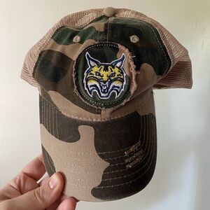 Quinnipiac hat
